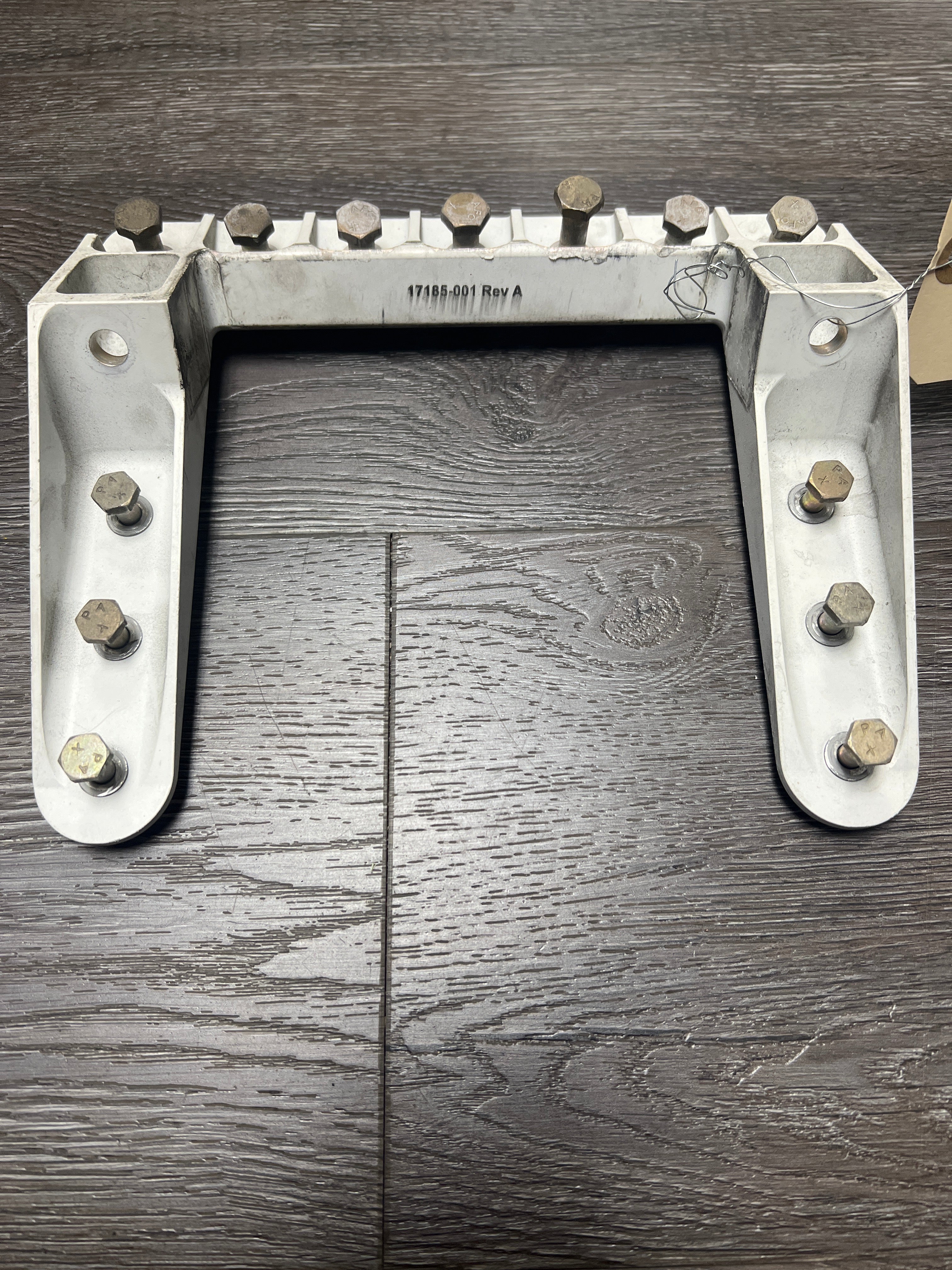 Fitting Lower Attach, MLG. P/N 17185-001
