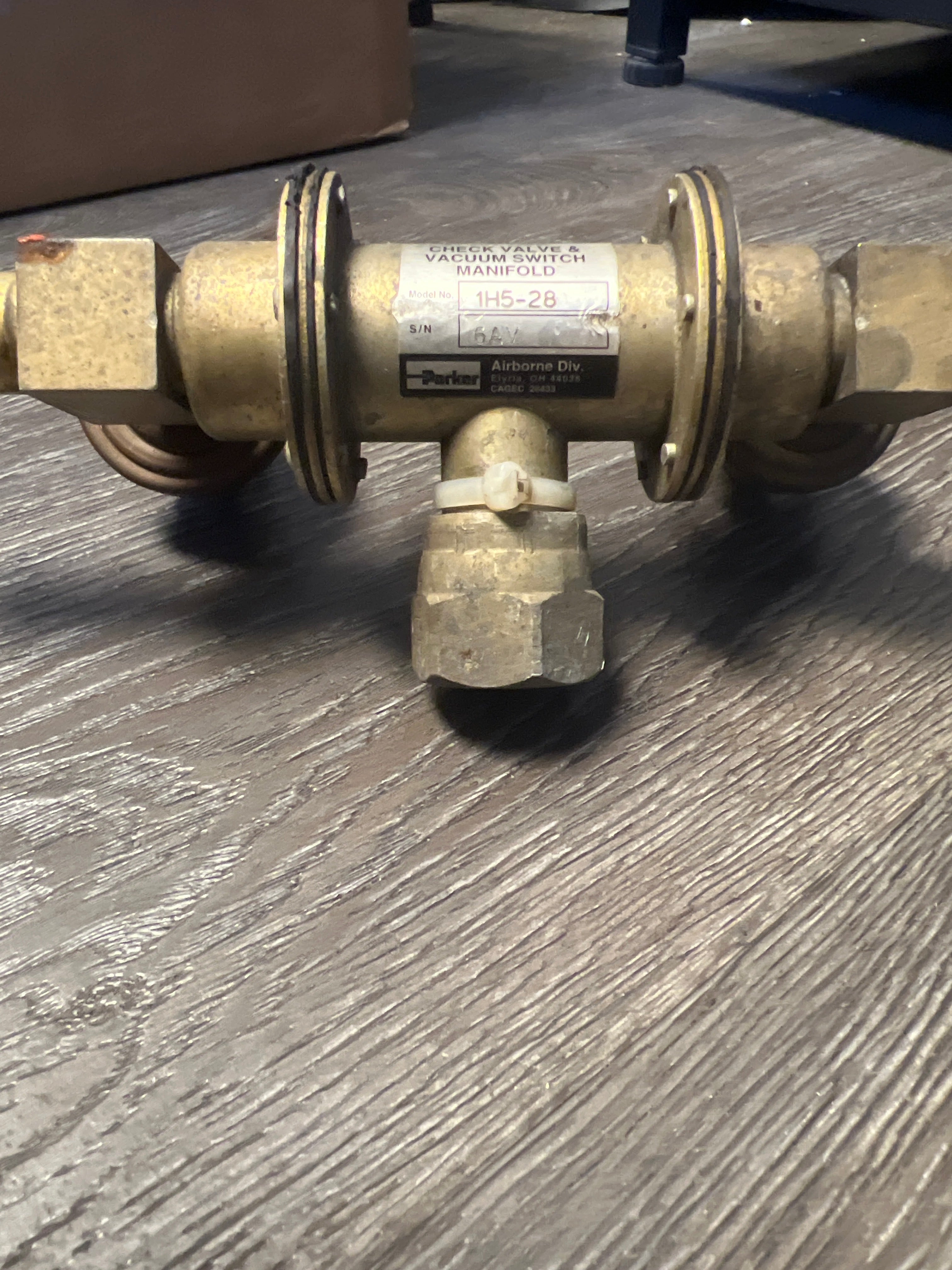Airborne Check Valve and Vacuum Switch Assembly P/N 1H5-28