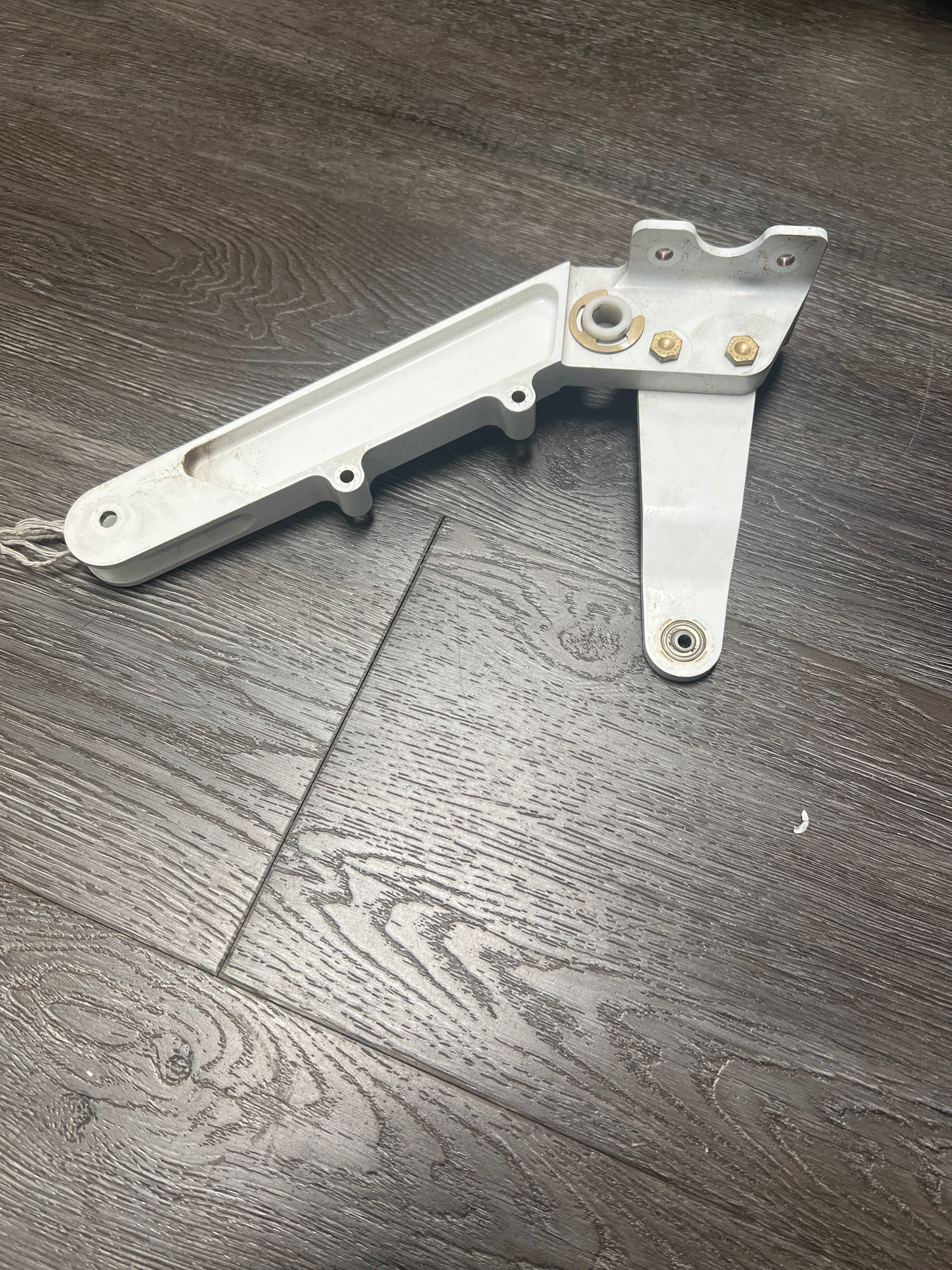 Inboard/Outboard Flap Hinge, P/N 28956-001 & P/N 16818-003.