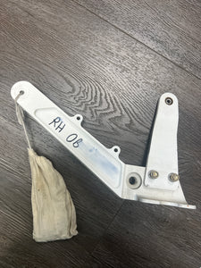 Inboard/Outboard Flap Hinge, P/N 28956-001 & P/N 16818-003.